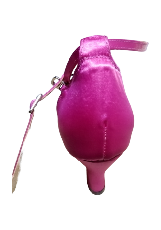 Stunning pink Latin rhythm dance shoes with sparkling detail. Perfect for your next performance!