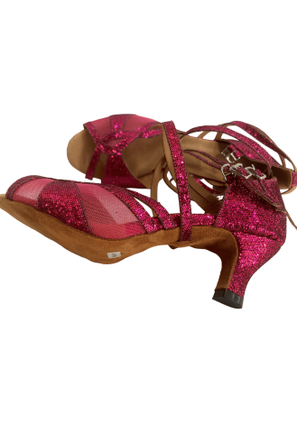 Sparkling pink Latin rhythm dance shoes. Perfect for your next performance.
