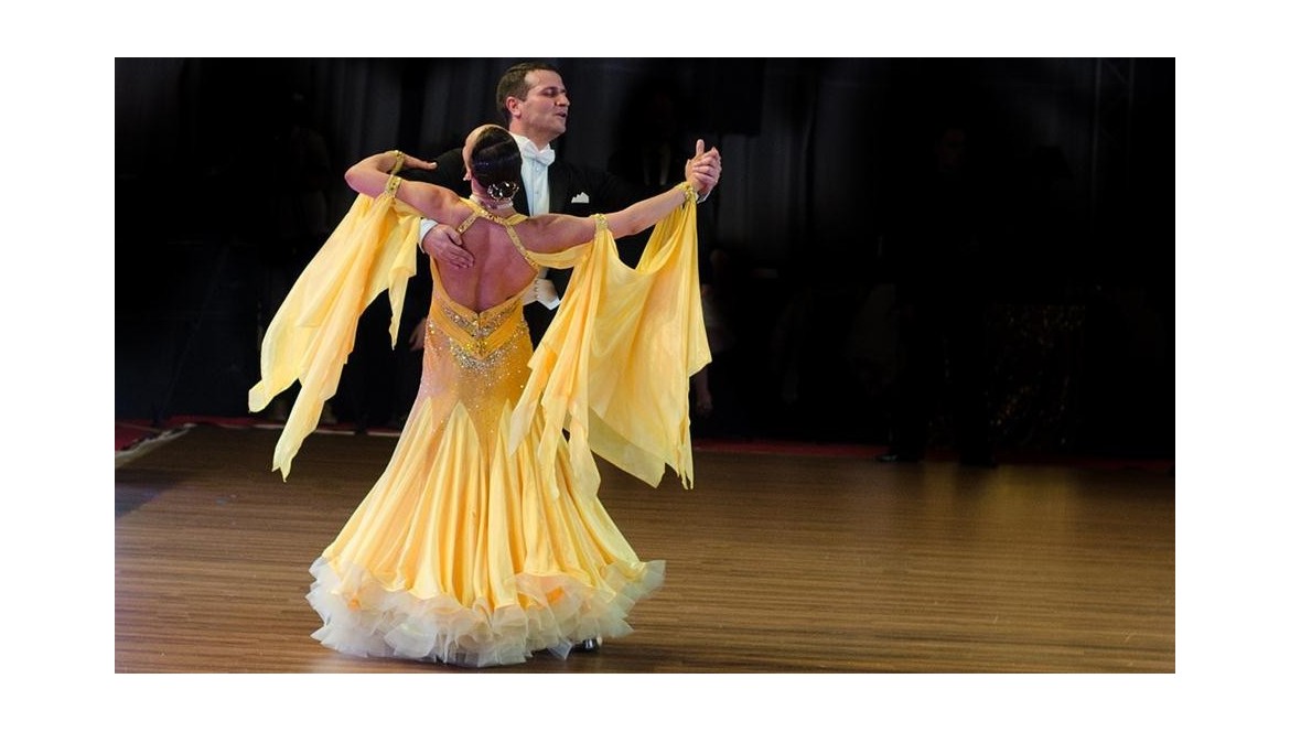 Essential Tips on Choosing Your Ballroom Dance Costume